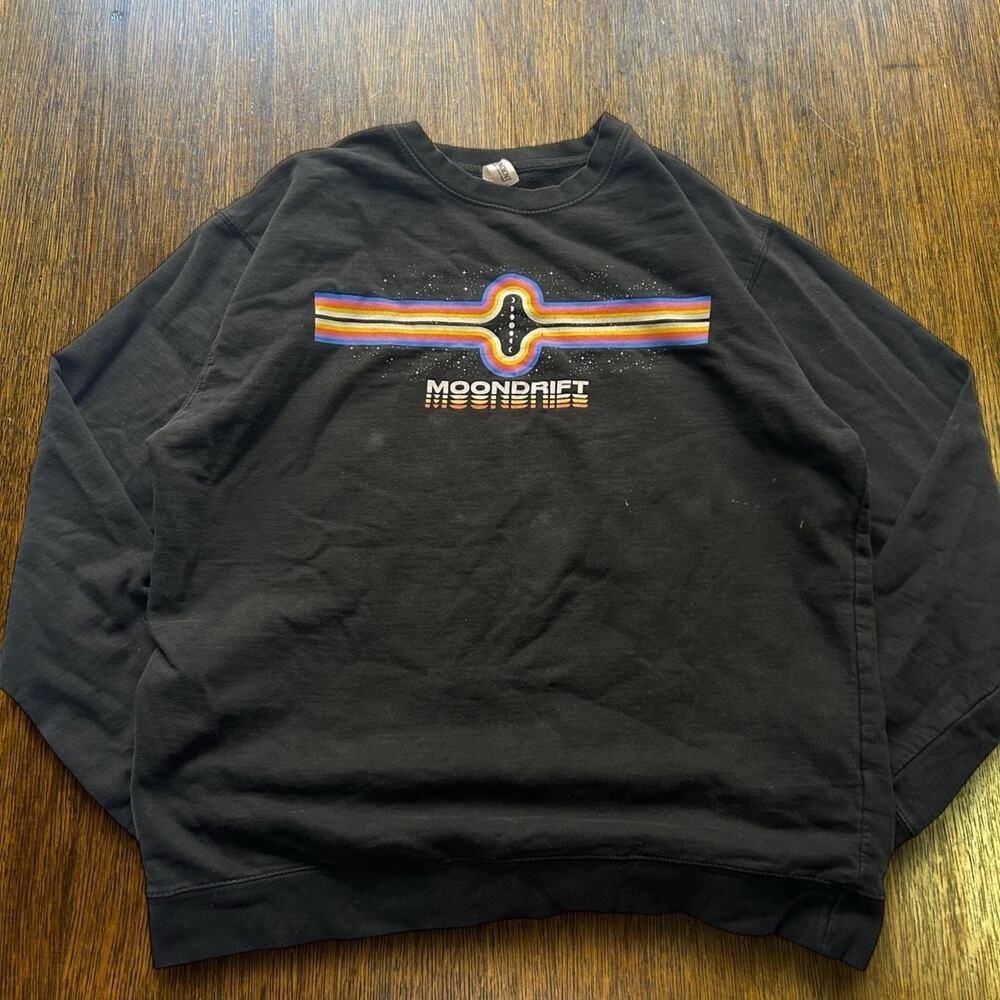 Moondrift rainbow graphic crewneck black